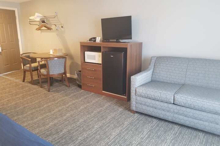 1 King Bed (2 of 10)