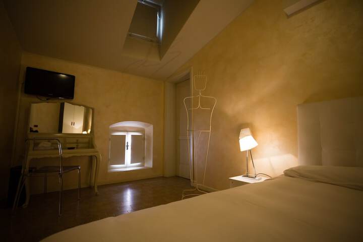 Room 15 of 121