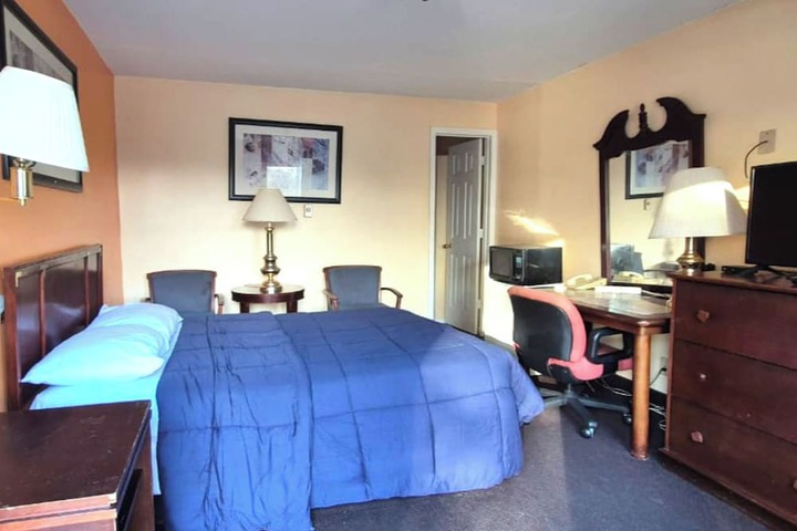 Room 11 of 44