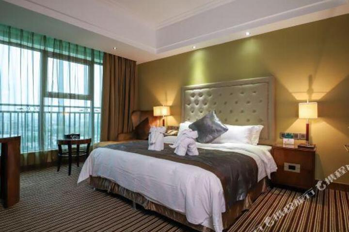 Holiday Hotel