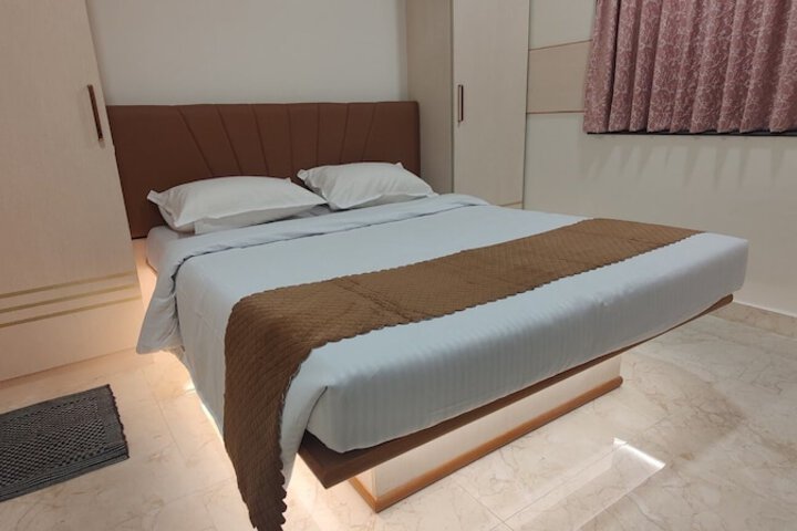 Room 6 of 19