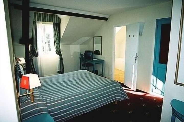 Room 5 of 49