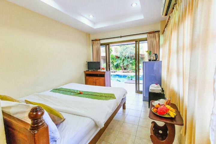 Room 8 of 33