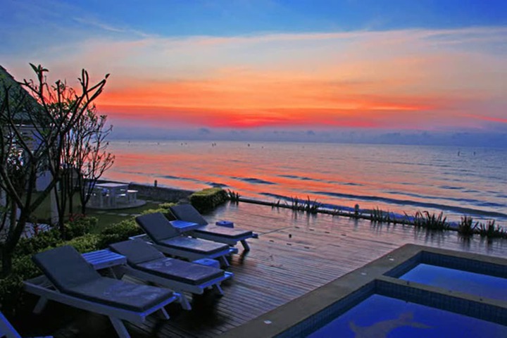 Sundeck 40 of 52