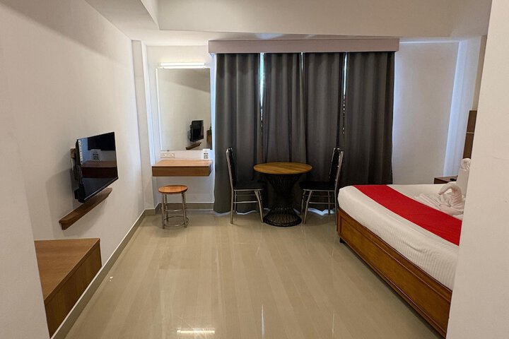 Room 11 of 28