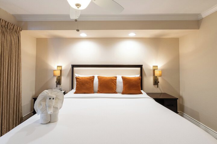 Room 44 of 136
