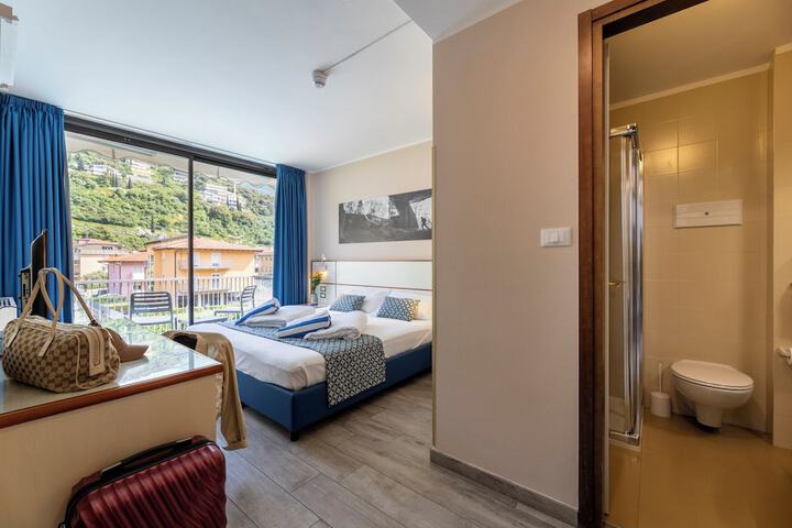 Room 14 of 110