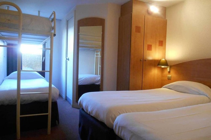Room 7 of 16