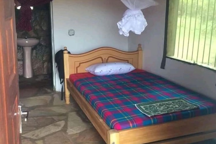 Room 11 of 12