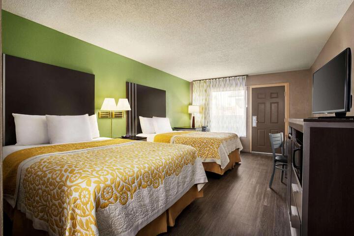1 King Bed (2 of 7)