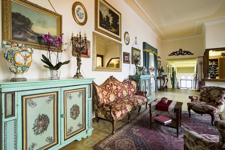 Entrance & Lobby
