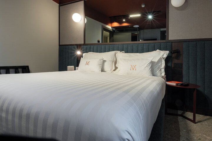 Room 42 of 99