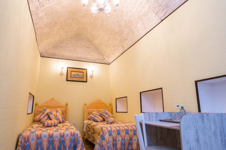 Room 6 of 83