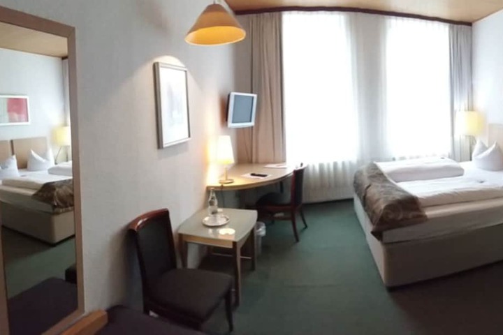 Room 19 of 100