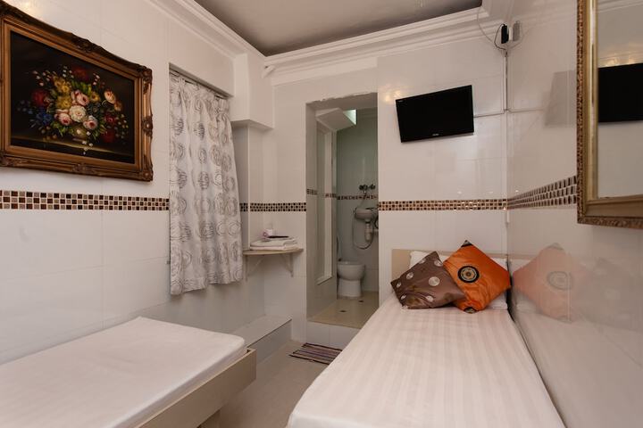 Room 21 of 52