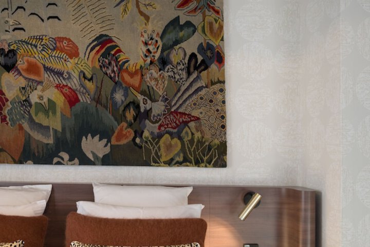Room 14 of 285
