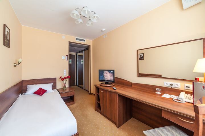 Room 10 of 49
