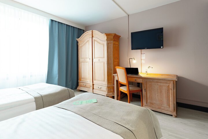 Room 18 of 178