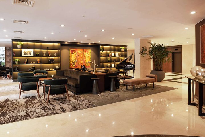 Entrance & Lobby