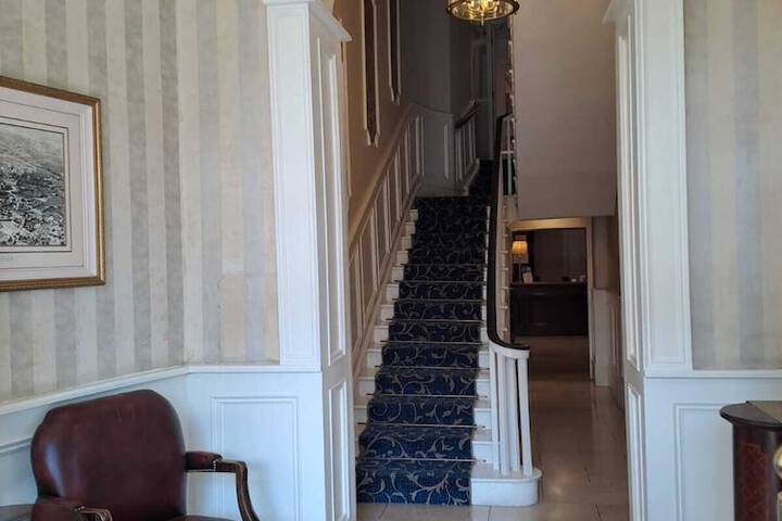 Entrance & Lobby