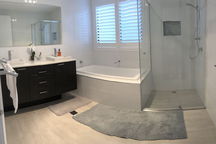Room 4 of 7