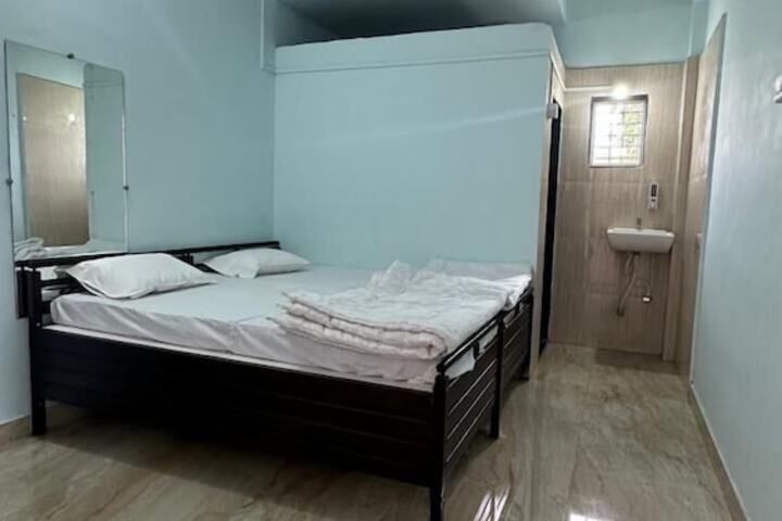 Room 5 of 19