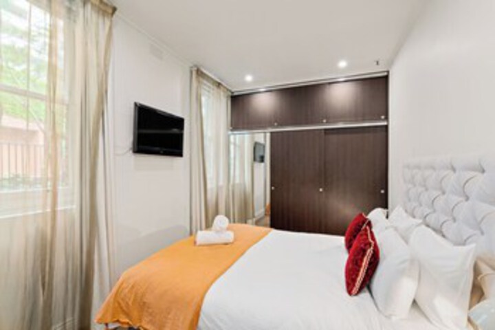 Room 46 of 318