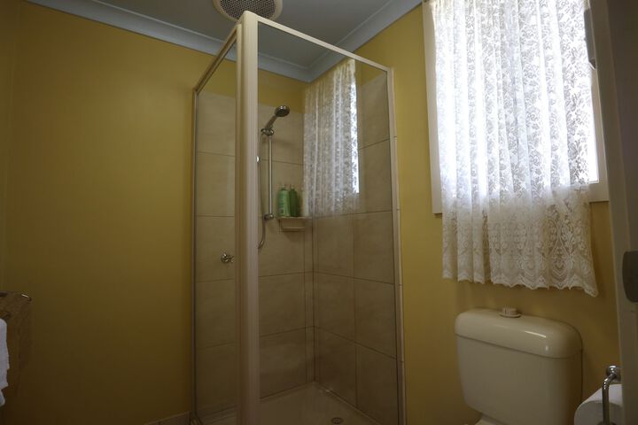 Room 27 of 38