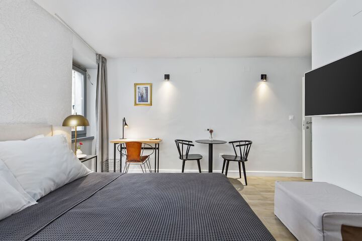 Room 12 of 30