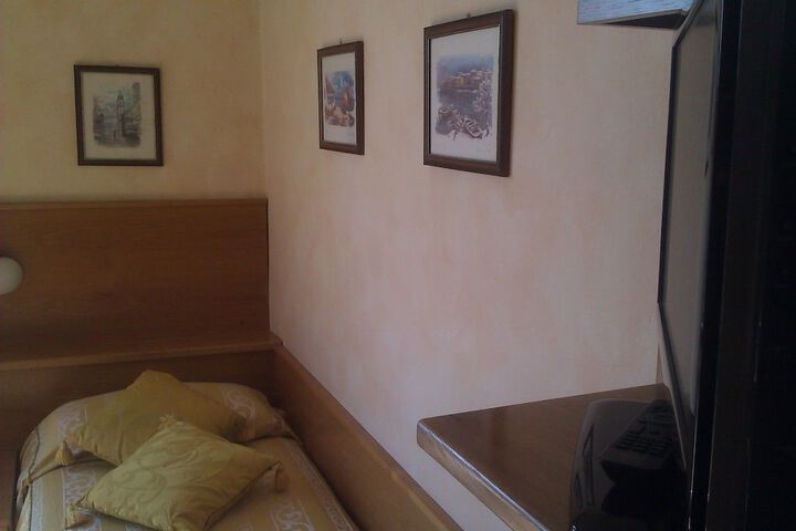 Room 43 of 90