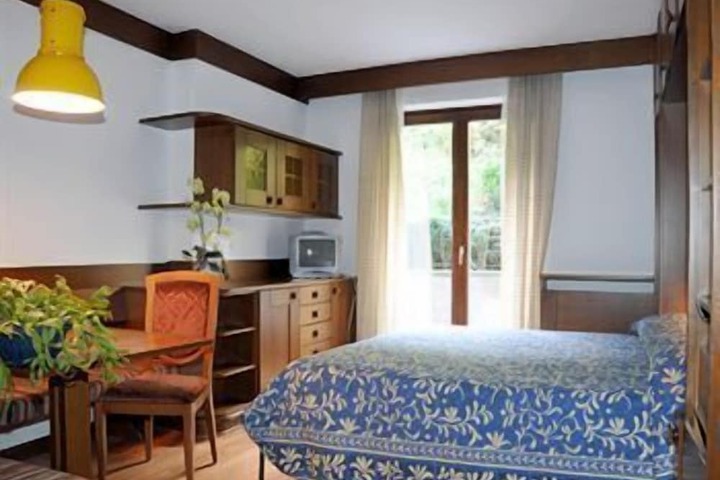 Room 3 of 35