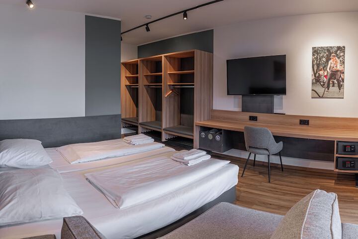 Room 25 of 84