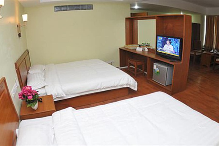Room 14 of 32
