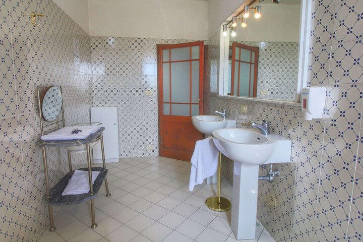 Room 19 of 37