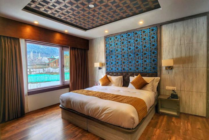 Room 3 of 34