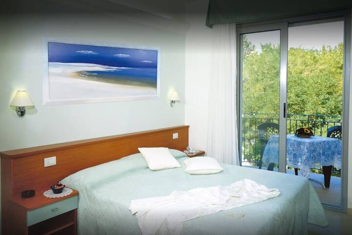 Room 4 of 15