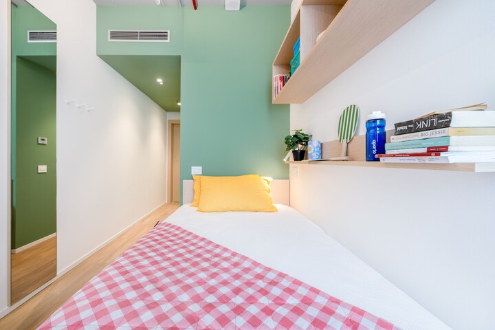 Room 10 of 42