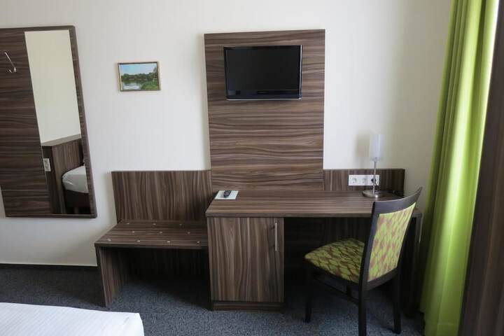 Room 16 of 39