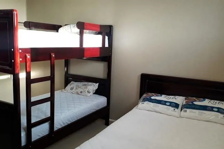 Room 4 of 8