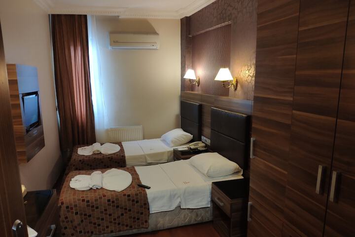 Room 9 of 46