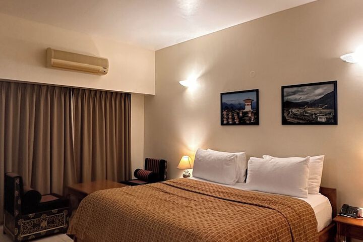 Room 2 of 37