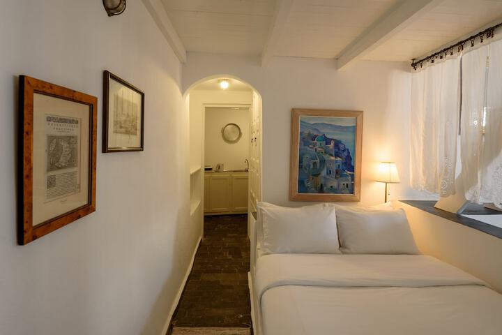 Room 10 of 86