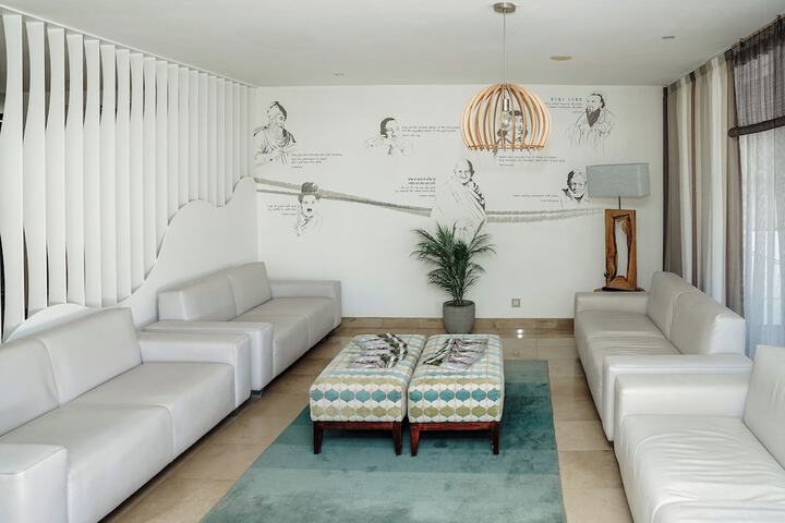 Guest Lobby