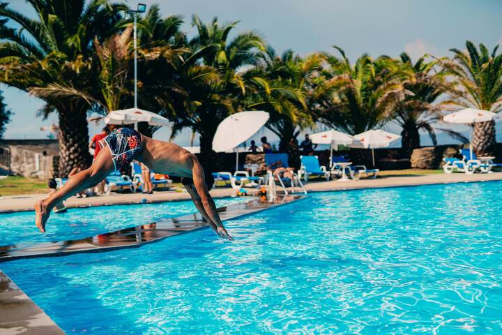 Pool 44 of 91