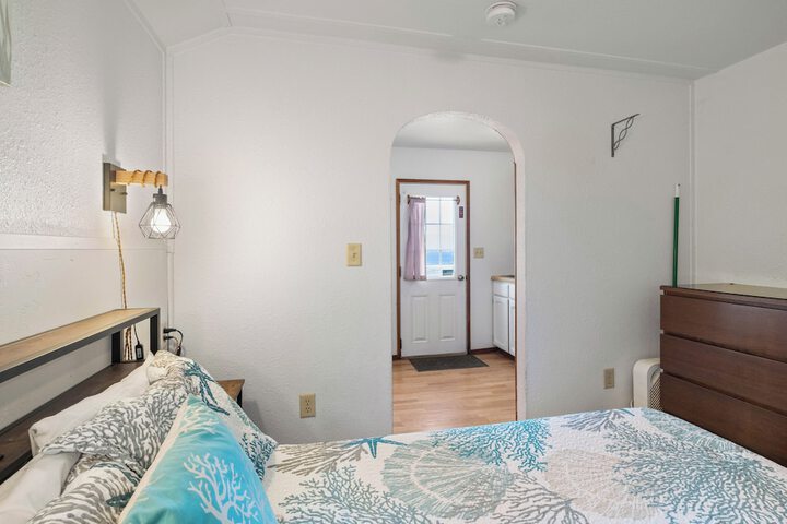 Room 13 of 128