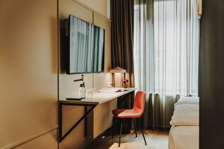 Room 6 of 47