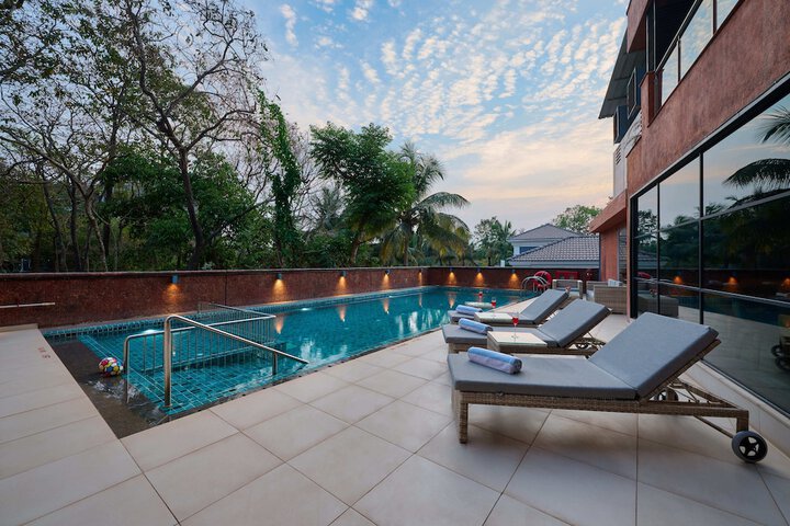 Pool 15 of 28