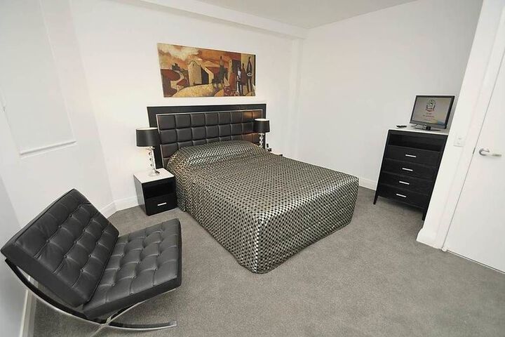 Room 2 of 8
