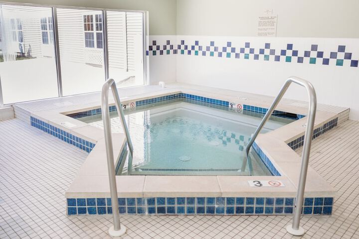 Indoor spa tub