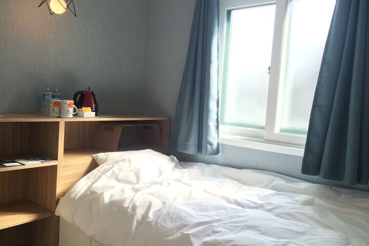 Room 9 of 68